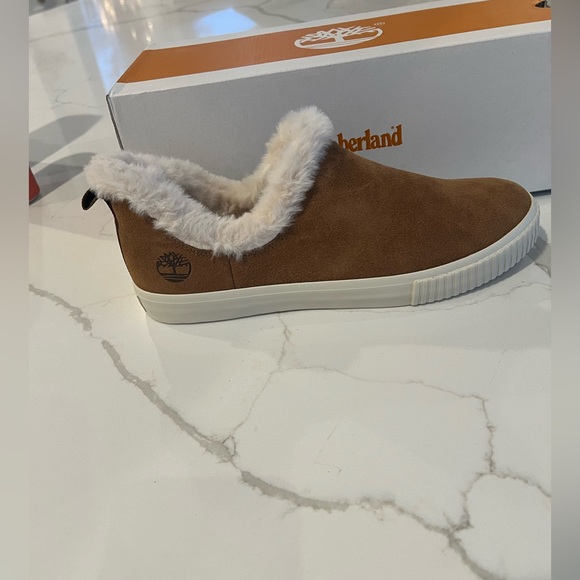 NIB Timberland Skyla Bay Tan Suede Fur-Lined Slip-Ons - Picture 4 of 7